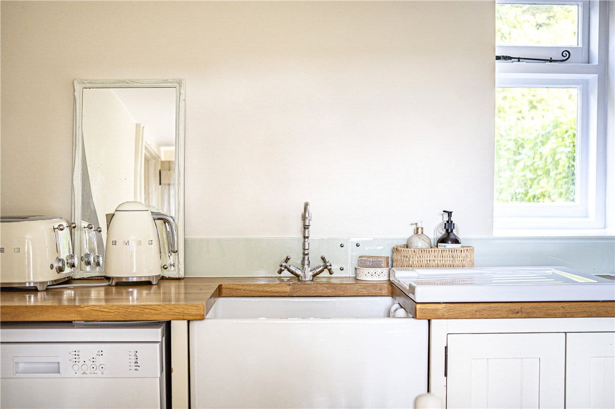 2 bedroom cottage, Kilmeston, Alresford SO24 - Available