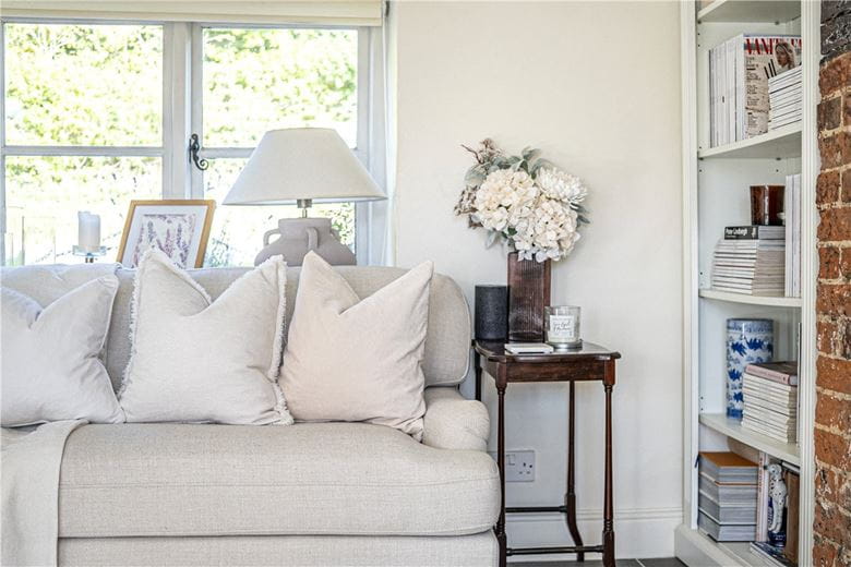 2 bedroom cottage, Kilmeston, Alresford SO24 - Available