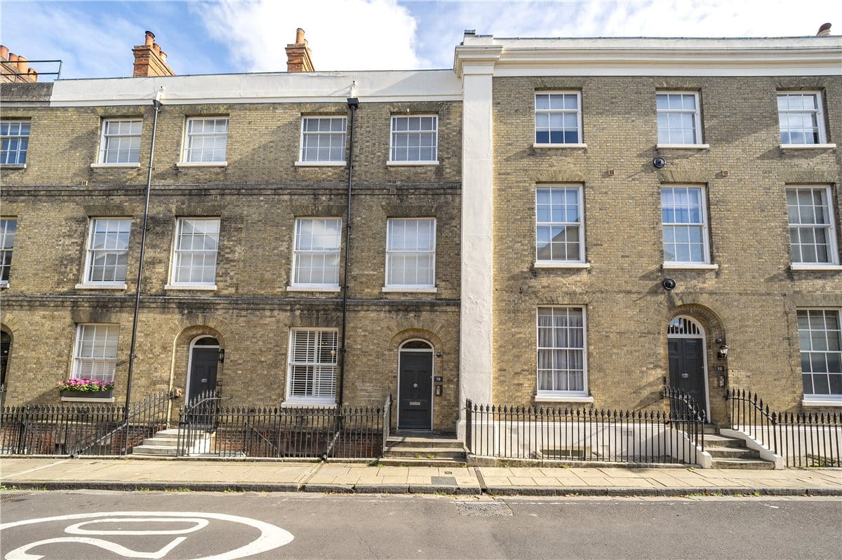 1 bedroom flat, St. Peter Street, Winchester SO23 - Available