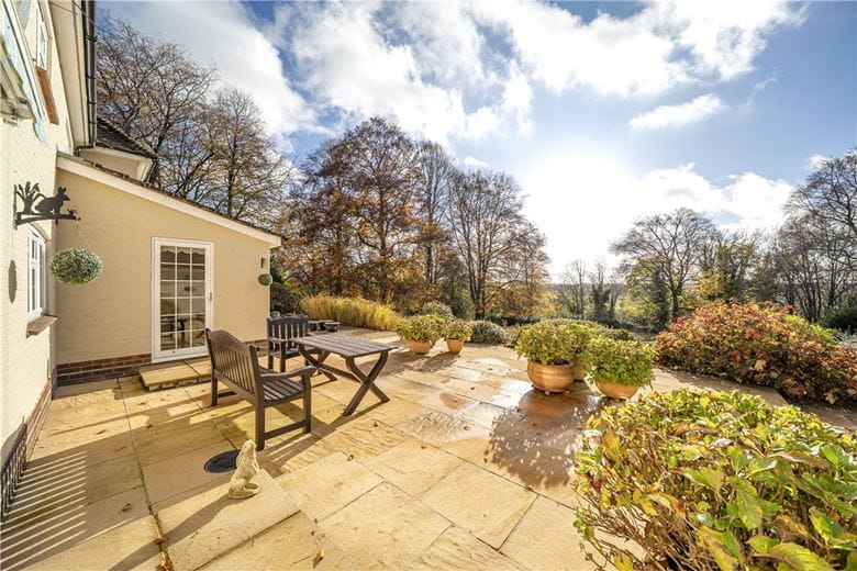 5 bedroom house, Lynch Hill Park, Whitchurch RG28 - Available