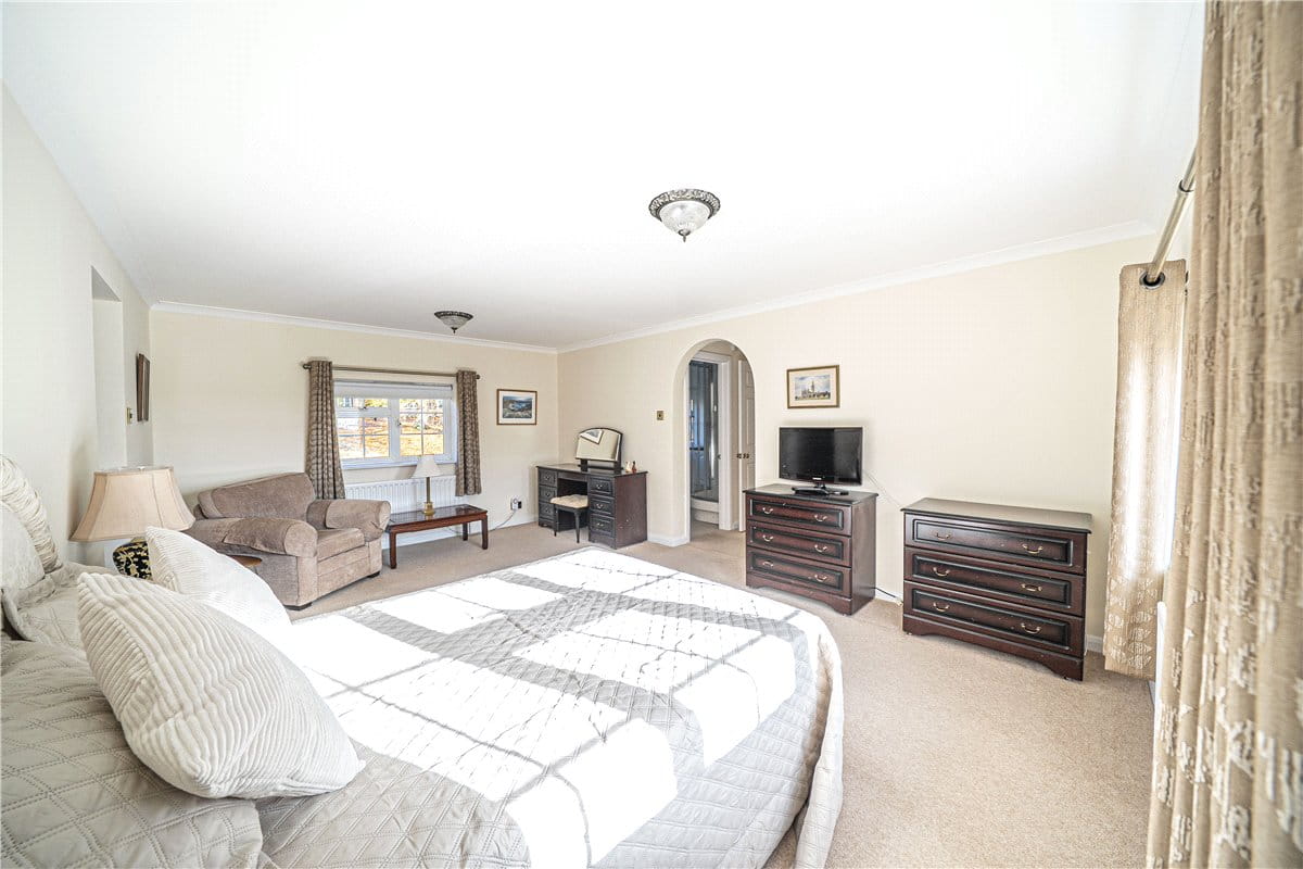 5 bedroom house, Lynch Hill Park, Whitchurch RG28 - Available