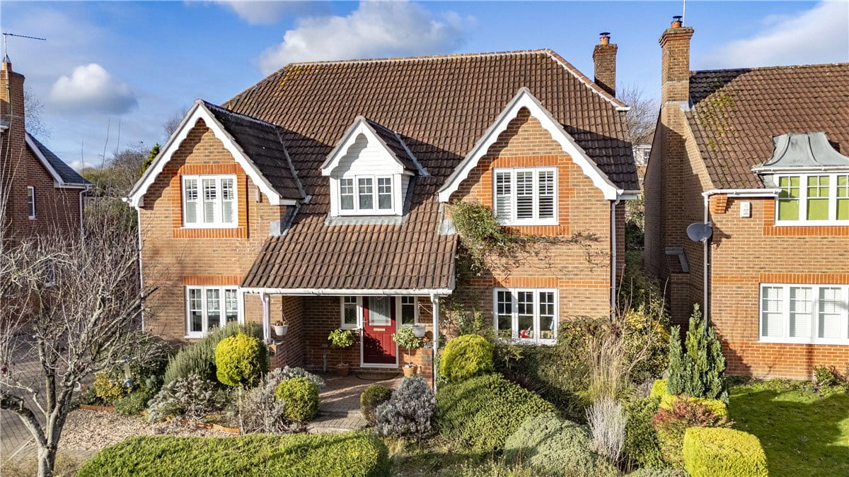 4 bedroom house, Lapwing Rise, Whitchurch RG28 - Available