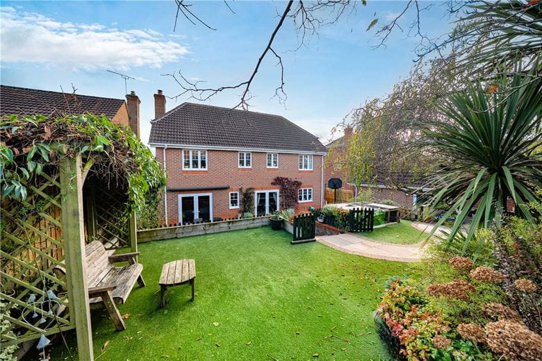 4 bedroom house, Lapwing Rise, Whitchurch RG28 - Available