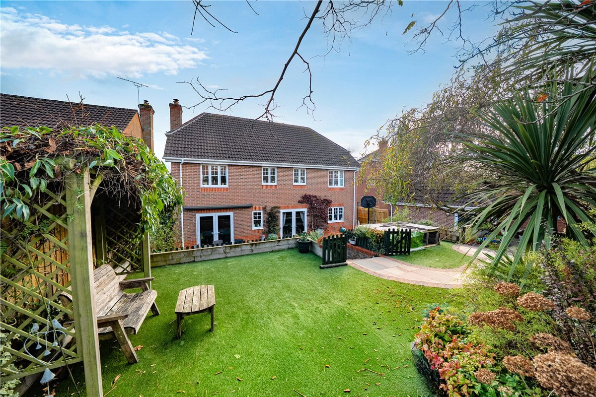 4 bedroom house, Lapwing Rise, Whitchurch RG28 - Available