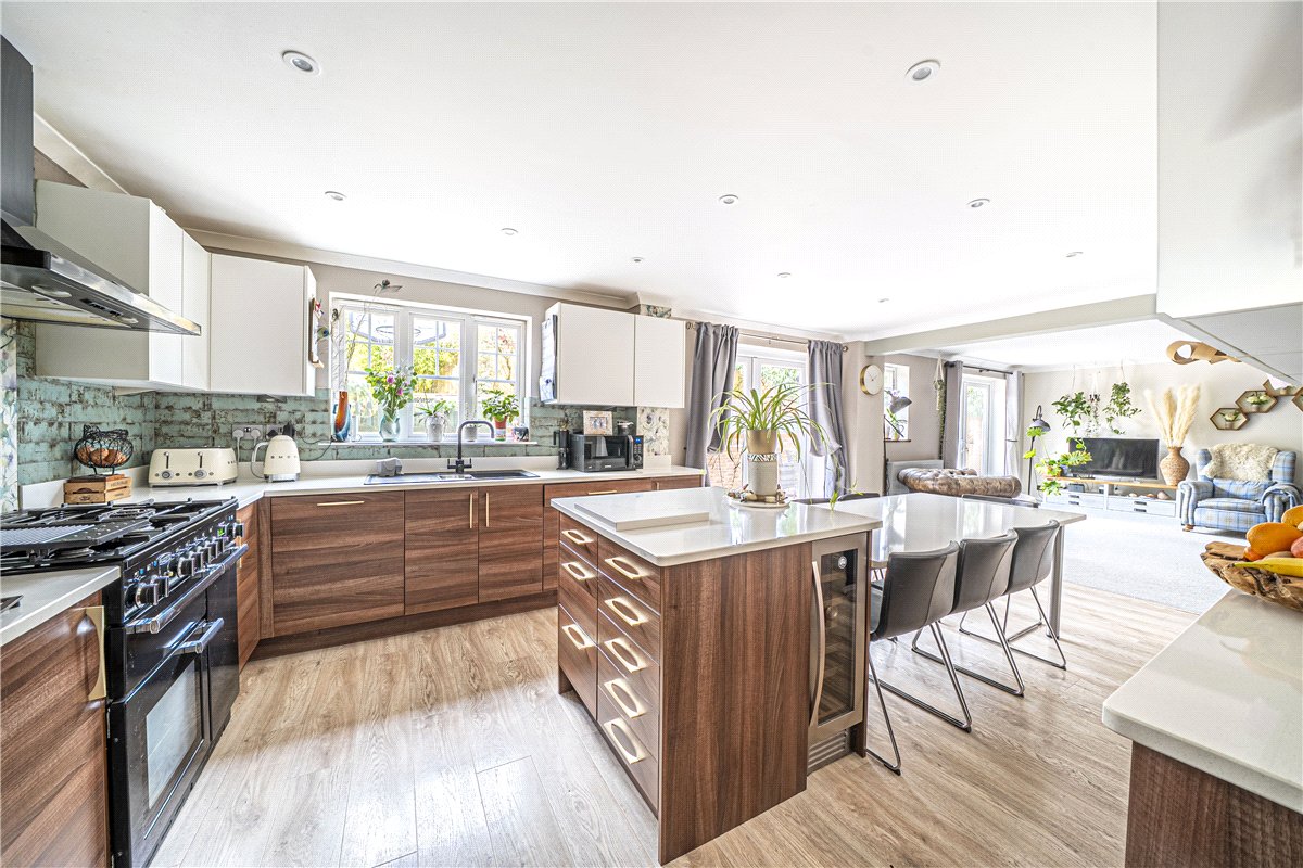 4 bedroom house, Lapwing Rise, Whitchurch RG28 - Available