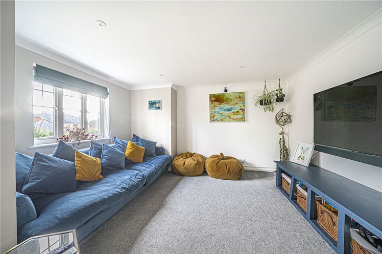 4 bedroom house, Lapwing Rise, Whitchurch RG28 - Available