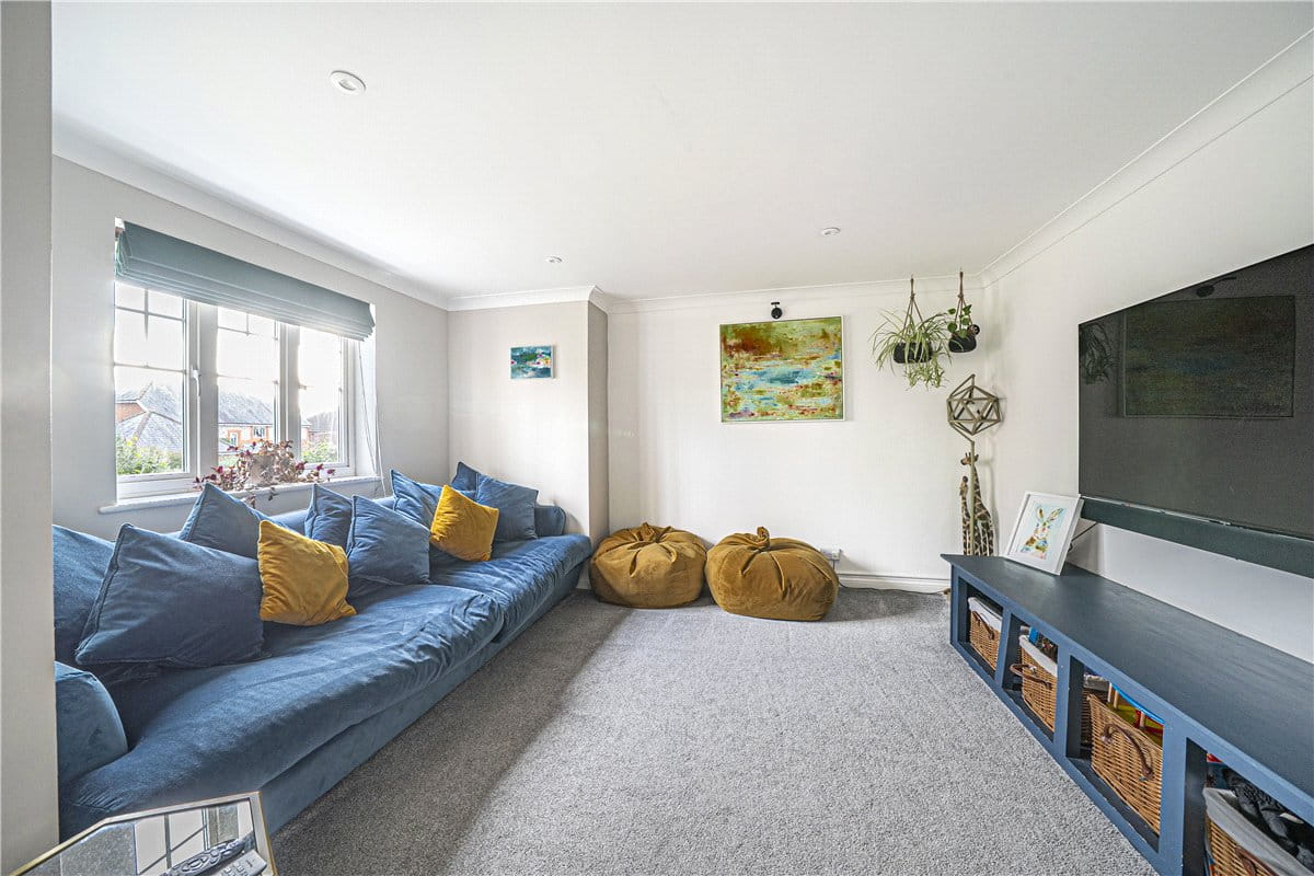 4 bedroom house, Lapwing Rise, Whitchurch RG28 - Available