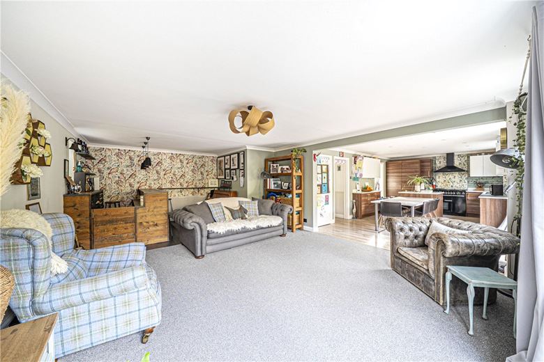 4 bedroom house, Lapwing Rise, Whitchurch RG28 - Available