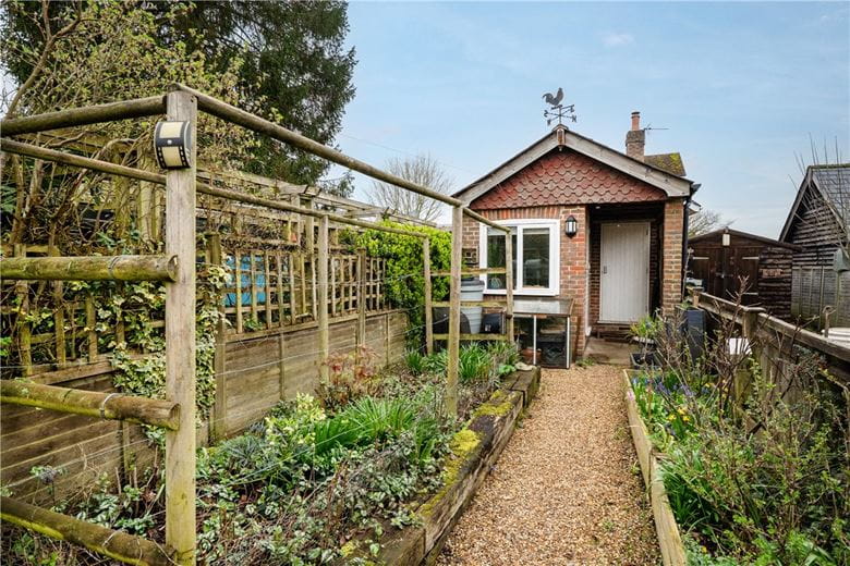 3 bedroom house, Gladstone Terrace, Sugar Lane SP11 - Available