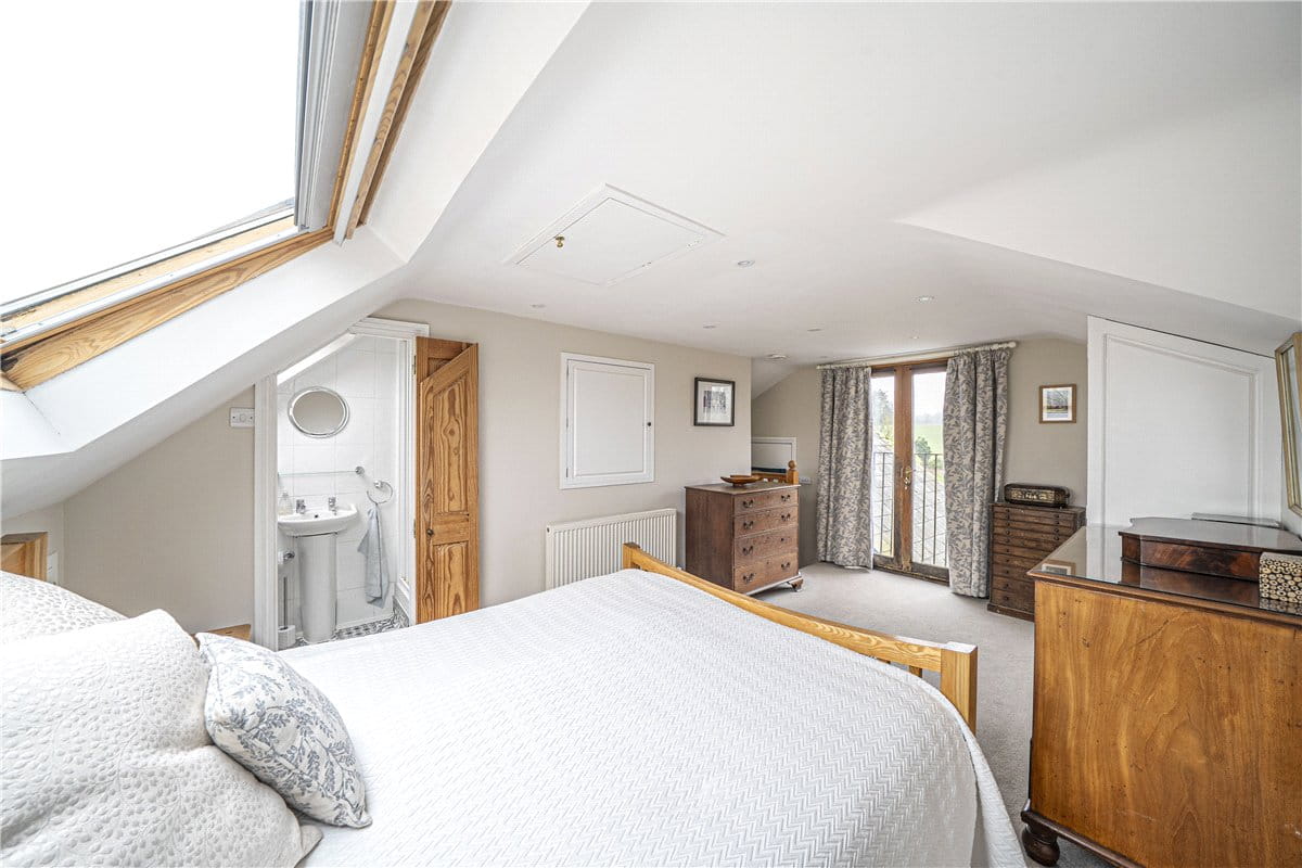 3 bedroom house, Gladstone Terrace, Sugar Lane SP11 - Available