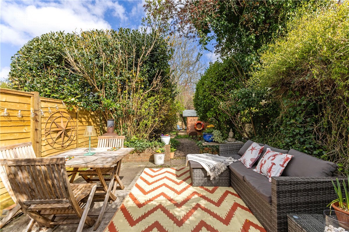 2 bedroom house, The Dean, Alresford SO24 - Available