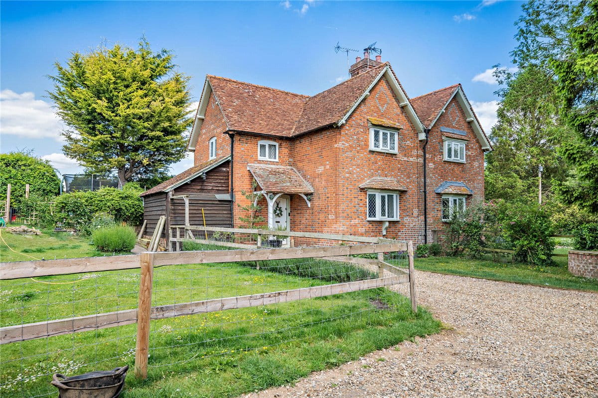 3 bedroom house, Leckhampstead, Newbury RG20 - Sold STC