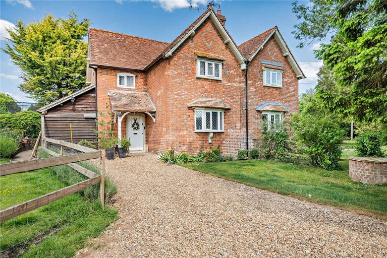 3 bedroom house, Leckhampstead, Newbury RG20 - Available