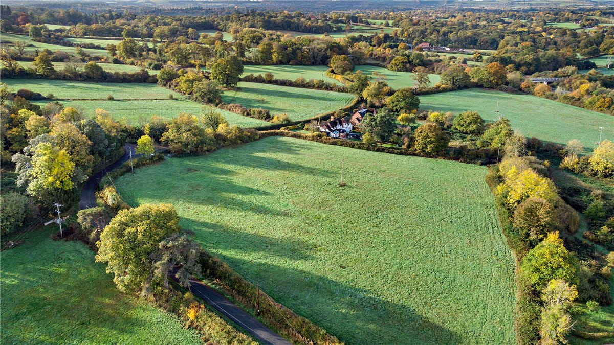 4.2 acres Land, Newbury, Berkshire RG14 - Available