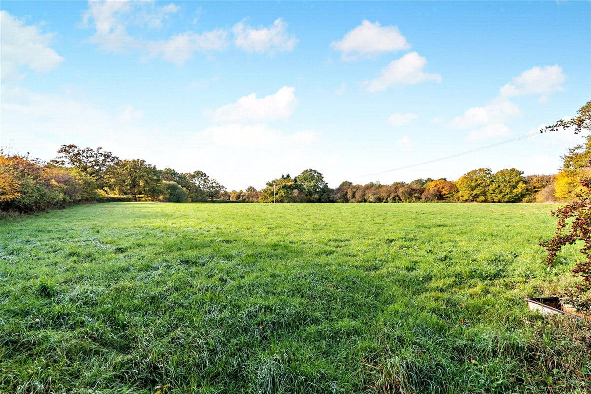 4.2 acres Land, Newbury, Berkshire RG14 - Available