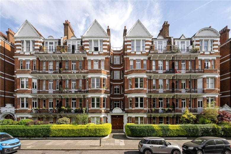 2 bedroom flat, Prince of Wales Drive, London SW11 - Available