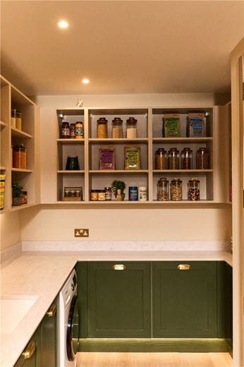 4 bedroom house, London Square Wandsworth Common, Springfield Drive SW17 - Available