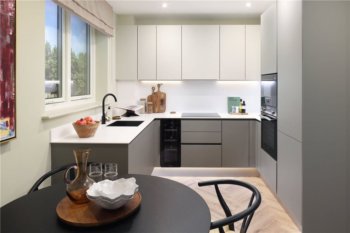 3 bedroom flat, London Square Wandsworth Common, Springfield Drive SW17 - Available