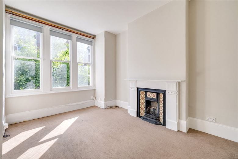 2 bedroom flat, Latchmere Road, London SW11 - Available