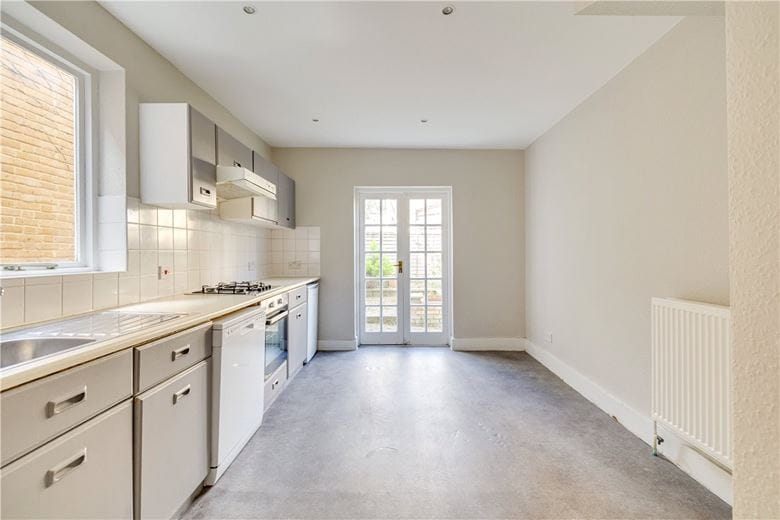 2 bedroom flat, Latchmere Road, London SW11 - Available