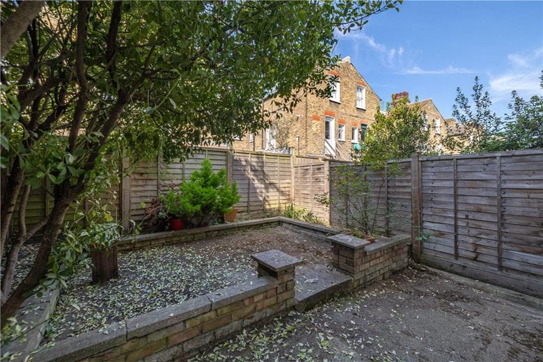 2 bedroom flat, Latchmere Road, London SW11 - Available
