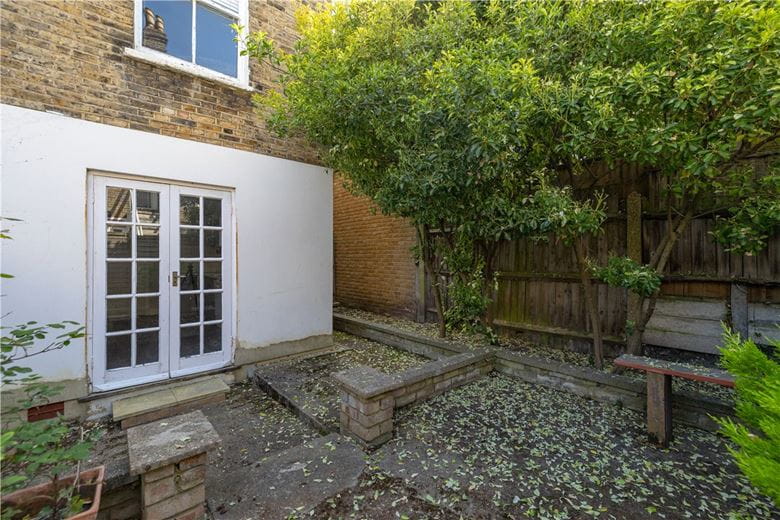 2 bedroom flat, Latchmere Road, London SW11 - Sold