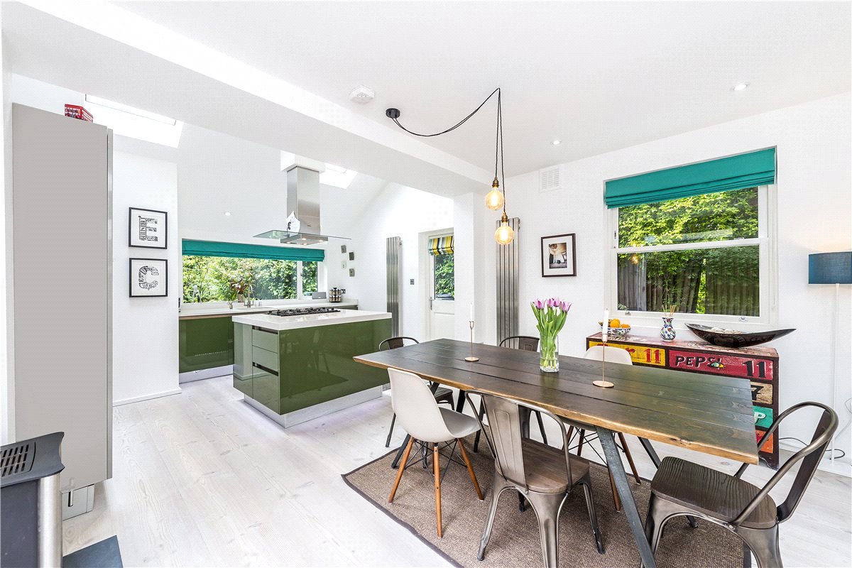 2 bedroom flat, Earlsfield Road, London SW18 - Sold STC