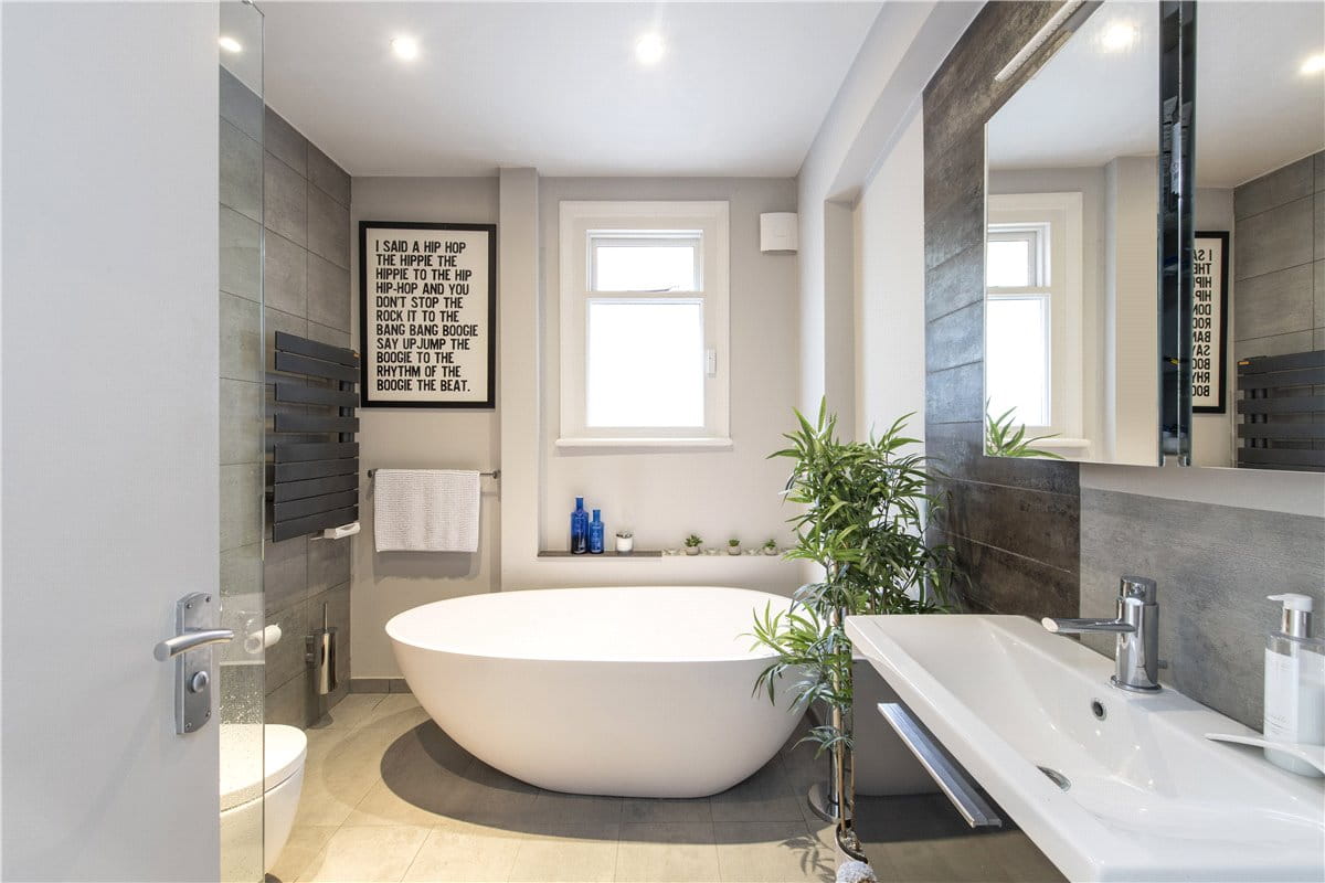 2 bedroom flat, Earlsfield Road, London SW18 - Sold STC