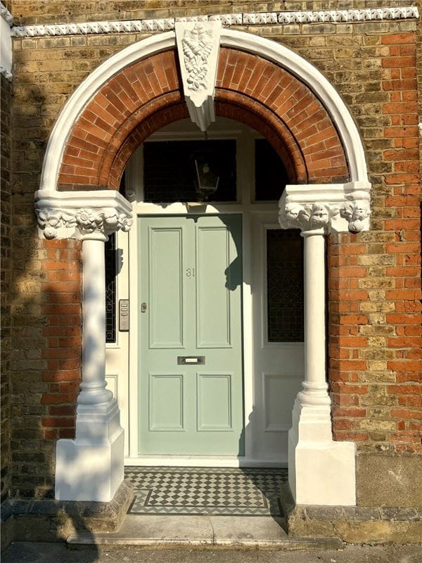 2 bedroom flat, Earlsfield Road, London SW18 - Sold STC