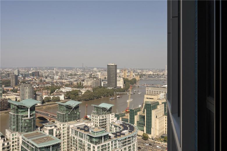 1 bedroom flat, DAMAC Tower, Nine Elms SW8 - Available