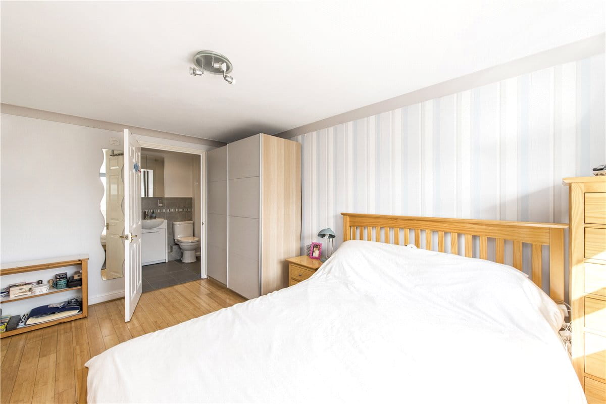 2 bedroom flat, Heritage Park, Tooting Common/Tooting Bec SW17 - Sold STC