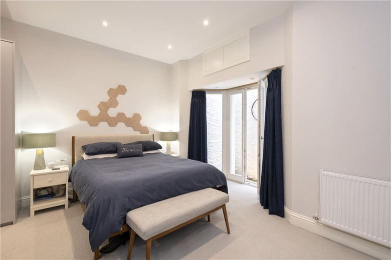 3 bedroom flat, Nightingale Triangle, Balham SW12 - Sold
