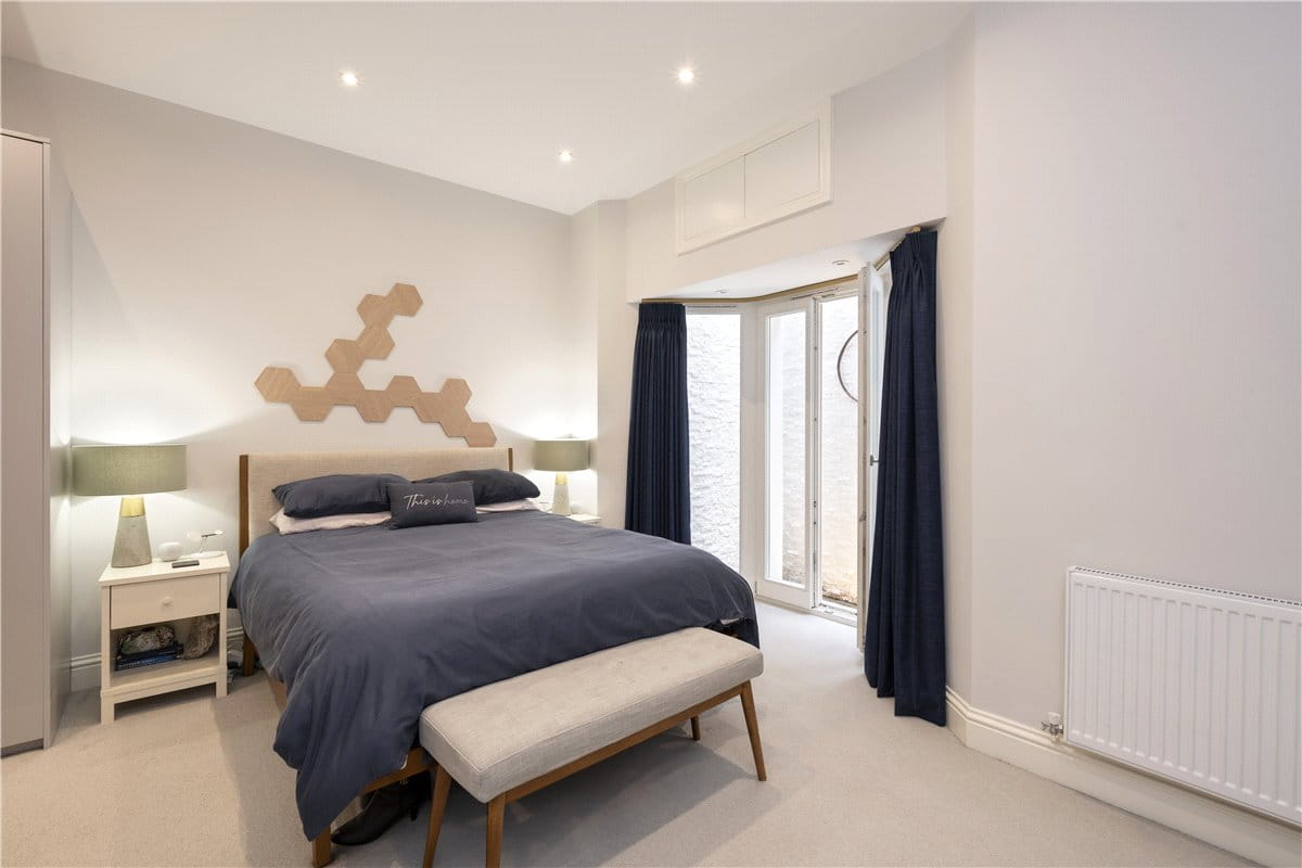 3 bedroom flat, Nightingale Triangle, Balham SW12 - Sold