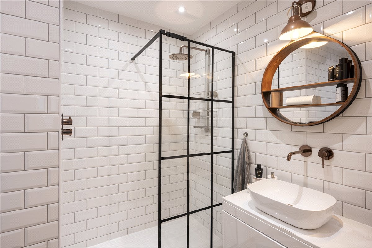 3 bedroom flat, Nightingale Triangle, Balham SW12 - Sold