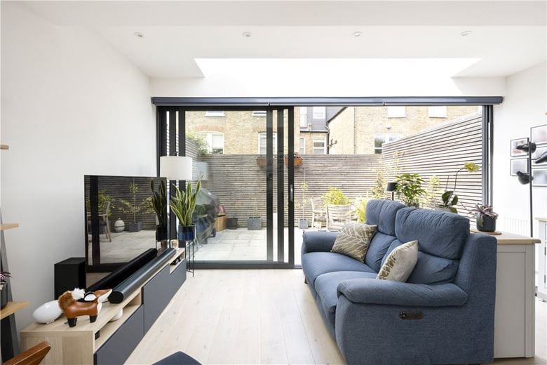 3 bedroom flat, Nightingale Triangle, Balham SW12 - Sold