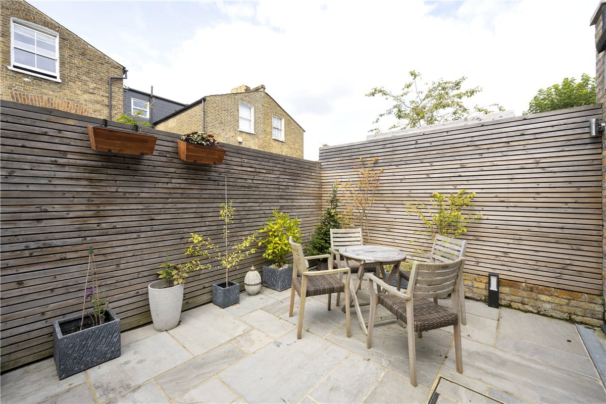 3 bedroom flat, Nightingale Triangle, Balham SW12 - Sold