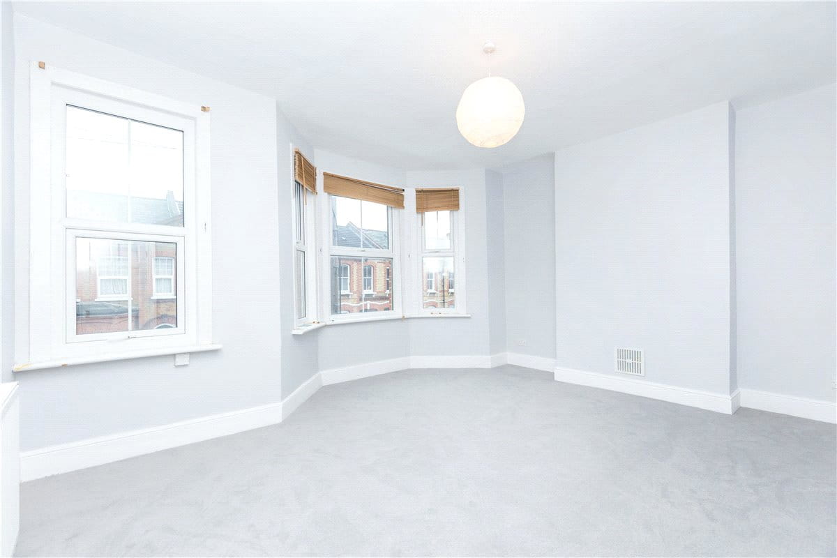 2 bedroom flat, Glenelg Road, London SW2 - Available