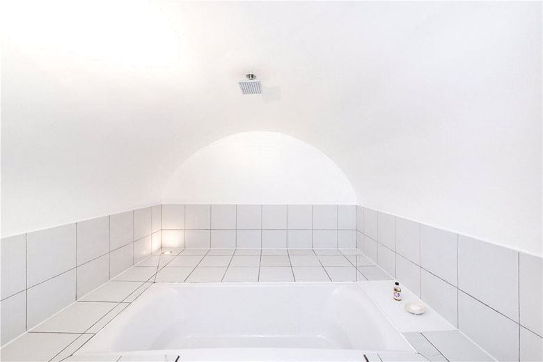 2 bedroom flat, North Side Wandsworth Common, London SW18 - Available