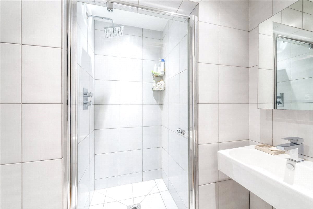 2 bedroom flat, North Side Wandsworth Common, London SW18 - Available