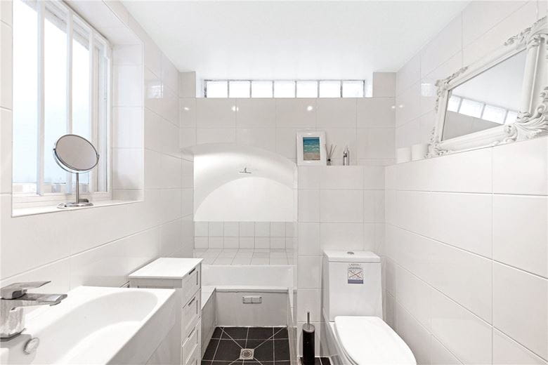 2 bedroom flat, North Side Wandsworth Common, London SW18 - Available