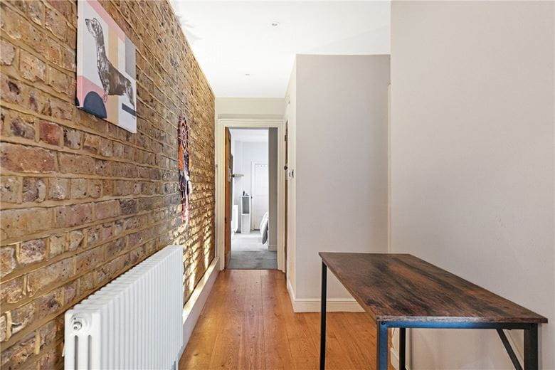 2 bedroom flat, North Side Wandsworth Common, London SW18 - Available