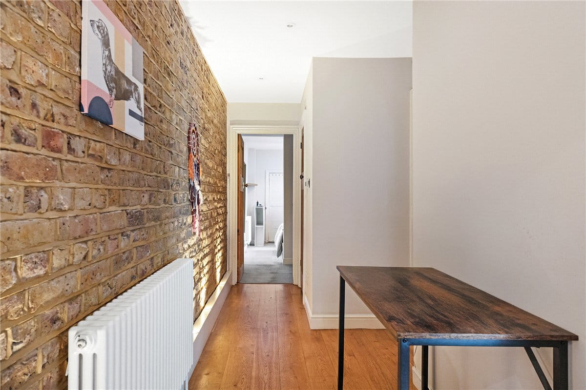 2 bedroom flat, North Side Wandsworth Common, London SW18 - Available