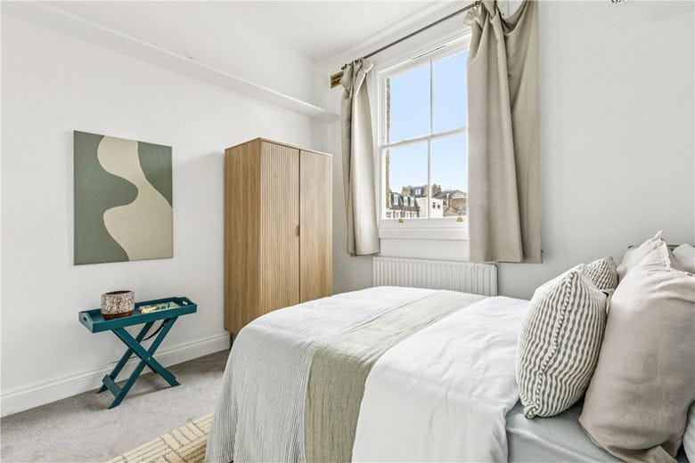 2 bedroom flat, Nottingham Road, Bellevue Village SW17 - Available