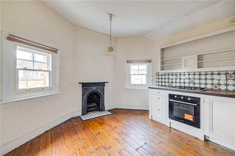 2 bedroom flat, Wexford Road, Balham SW12 - Available