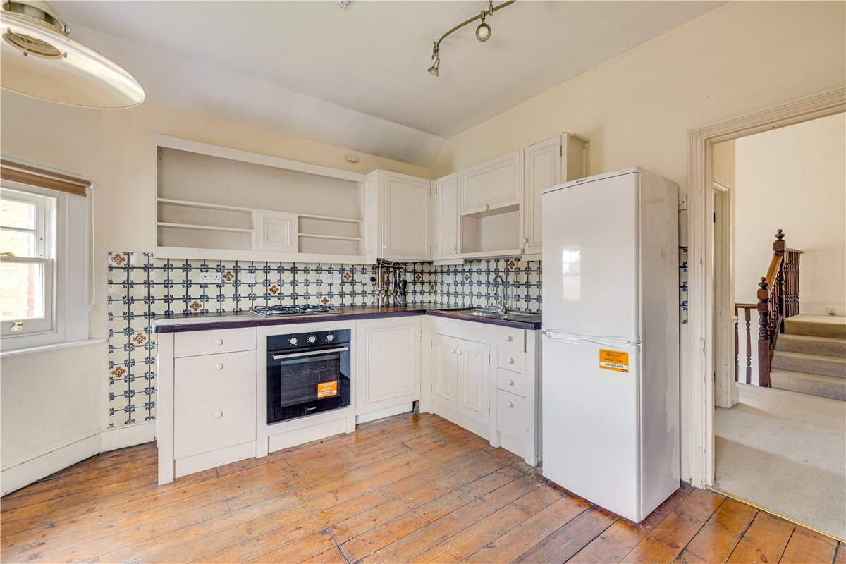 2 bedroom flat, Wexford Road, Balham SW12 - Available