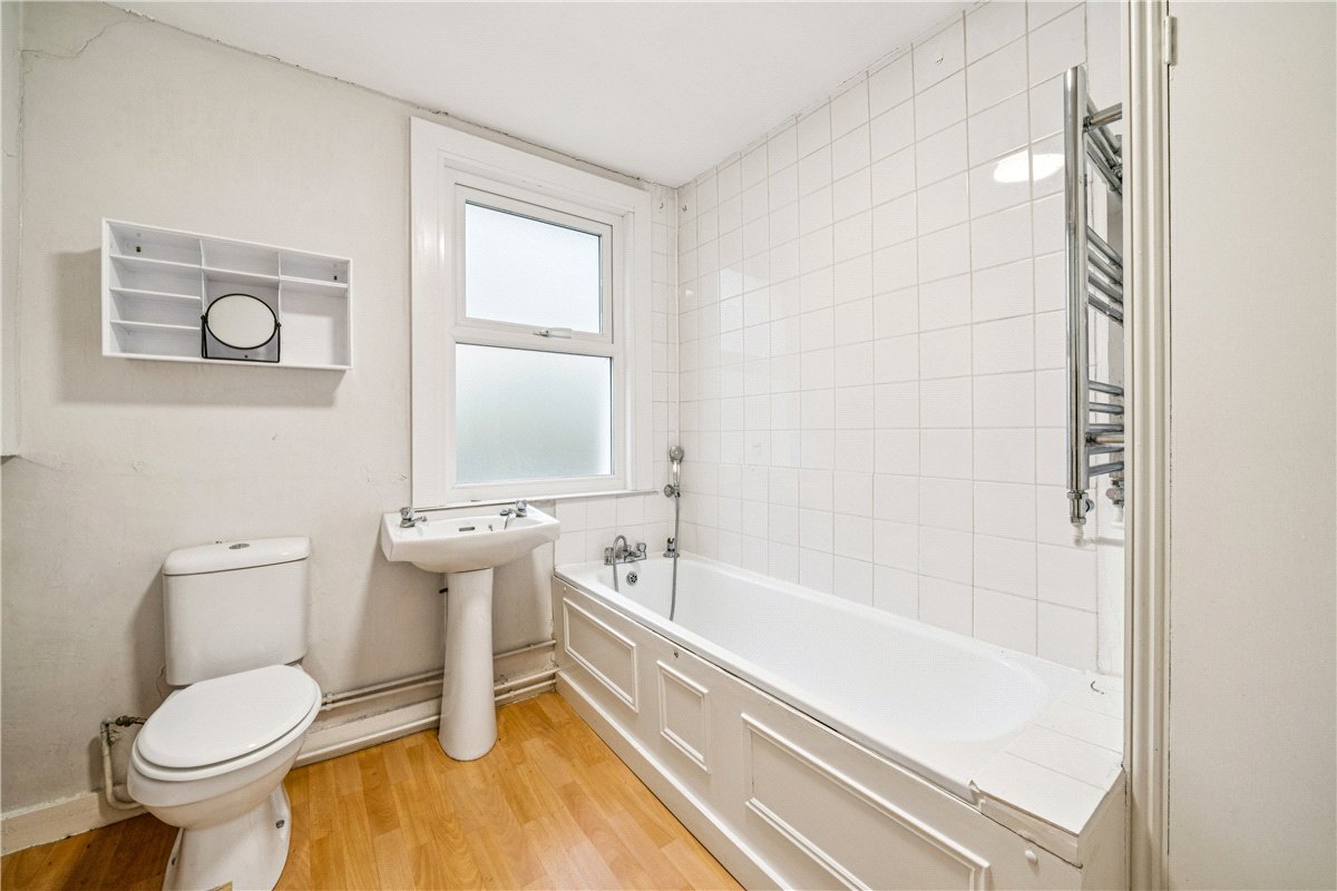 3 bedroom house, Holdernesse Road, London SW17 - Available