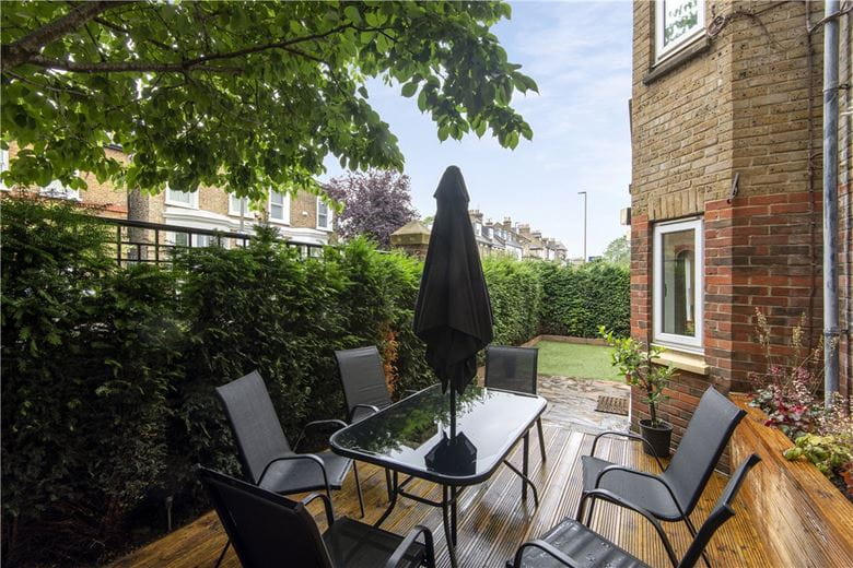 2 bedroom flat, St. James's Drive, Wandsworth Common/Balham SW12 - Sold