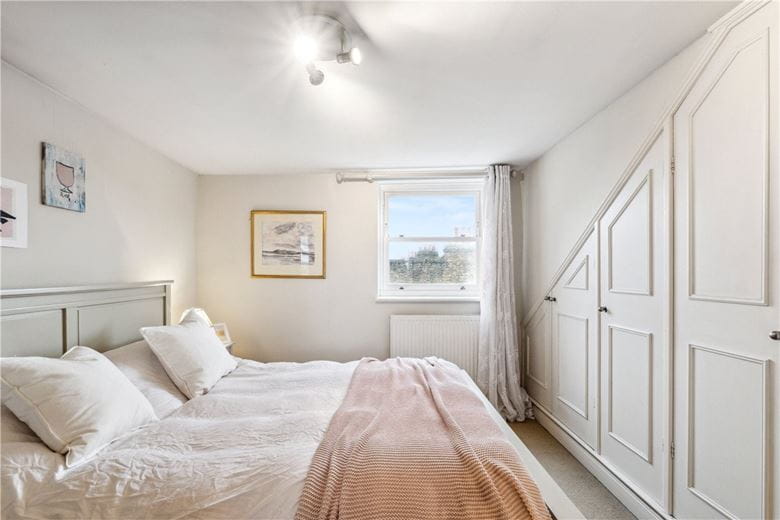 2 bedroom flat, Geraldine Road, London SW18 - Sold