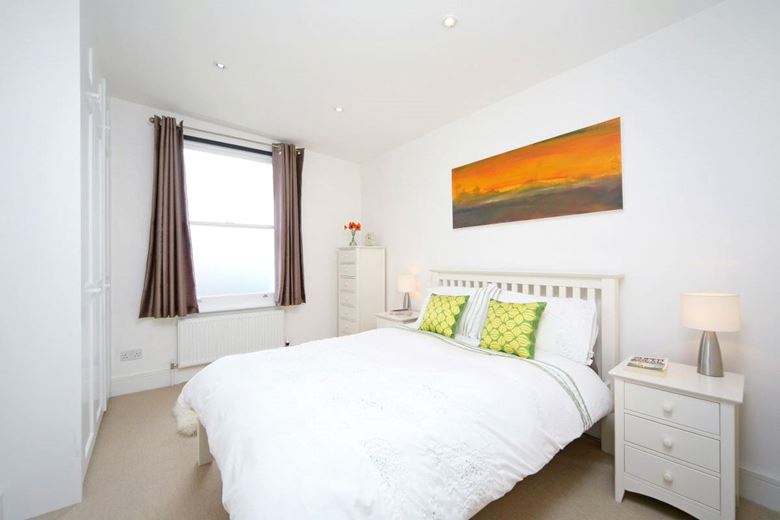 2 bedroom flat, Boundaries Road, Wandsworth SW12 SW12 - Sold