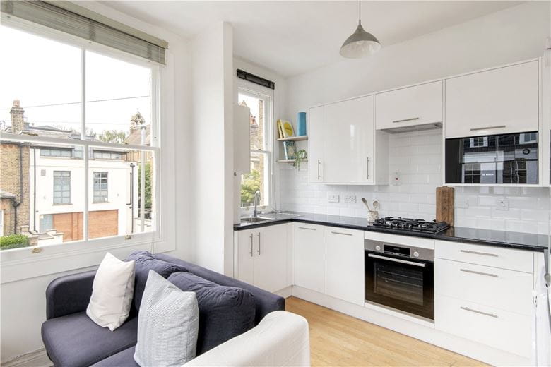 2 bedroom flat, Nottingham Road, London SW17 - Available